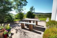 Detached house enjoying amazing views of Burren mountain - Chambres d'hôtes Tubber