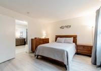 Chic with Recliner at Webster Hill Suite 1W Request Xtra Bed - Ferienwohnung New Britain