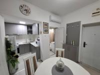 City for two Apartment with parking - Chambres d’hôtes Novi Sad