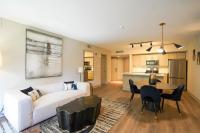 Lower Level LuxSuite - 1min Walk from Heated Pool! - B&B Shanty Bay