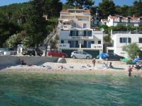 Apartments Plana, Zaostrog - Chambres d’hôtes
