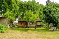 Träumen unter Bäumen - Omas lütte Obstbutze am See - Bed and Breakfast Lübstorf
