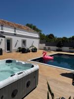 Stylish Retreat Sea View Villa - B&B São Brás de Alportel