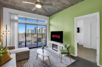 Centric 2BR In HEART of DTPHX Free Garage Parking - Bed and Breakfast Phoenix