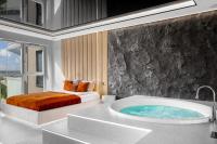 Deluxe Apartment with Jacuzzi and Balcony