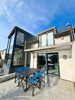 Luxury Coastal Getaway - B&B