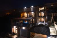 Seabreeze Apartments with Shared Jacuzzi - B&B Senj