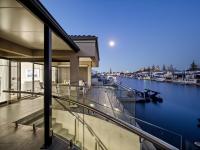 Aztec Island Luxury Canal Retreat with Jetty - B&B Mandurah
