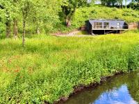 Kingfisher - Luxurious Off-Grid Eco Cabin with Riverviews - B&B Market Drayton