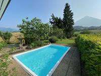 Vintage Lake View Villa with Outdoor Pool - Chambres d’hôtes Spiez