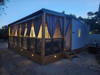 Mobile home Nela - Bed and Breakfast Sveti Filip i Jakov