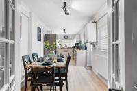 4 Bed Home 2 bathrooms, on street parking - B&B Swansea