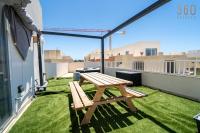 Sannat Penthouse Retreat Hot Tub and Outdoor Lounge - Chambres d'hôtes Ta' Sannat
