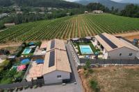 En Ardèche, maison de vacances l'Odyssée climatisée avec sa piscine privée et chauffée - Bed and Breakfast Joyeuse