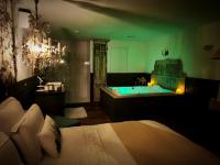 Deluxe Suite mit Whirlpool-Badewanne