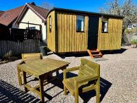 Per Ardua Shepherds Hut - B&B