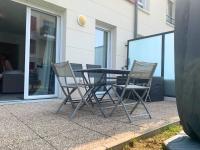 Nature et ville -Duplex avec Jardin privé - 6 Pers- Entrée Autonome - Wifi & Parking Gratuite - B&B Dammarie-les-Lys