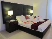 Zimmer mit Kingsize-Bett