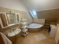 Taverna Apartman 2 - B&B Monor