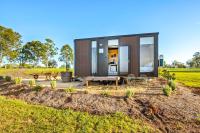 Vine View Escape by Tiny Away - Bed and Breakfast