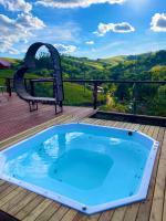 Recanto da Alegria - Casa em Cunha com Jacuzzi,Piscina,Rede,Churrasqueira,Lareira,Deck, Banco de coração - B&B Cunha