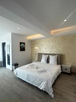 Deluxe Double Room with Side Sea View