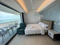 King Suite with Ocean View