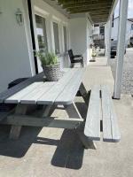 Bright & Spacious Apartment by the Sea, Free Parking, 10min to Airport, 12min to Ålesund - Ferienwohnung Ytraland