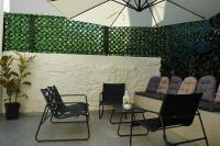 Casa di Keti - Modern Home with Private Yard ,3 Min to the Beach - Bed and Breakfast Chania