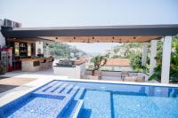 Apartment with Pool View
