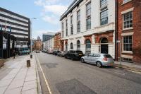 Liverpool Warehouse Flat - Sleeps 5, WiFi, Free On-Site Parking - Chambres d’hôtes Liverpool