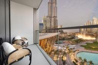 2BR Walk to Burj Mall & Opera Pool View - Bed and Breakfast Dubai