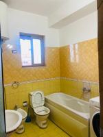 Apartment mit 3 Schlafzimmern und Balkon