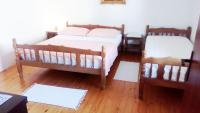 Habitación Triple con vistas al jardín