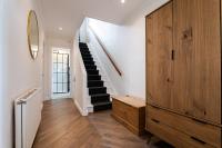 3 Bed House-Free Parking - B&B