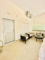 Modern Blue Apartment - B&B Hanioti