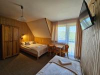 Dreibettzimmer mit Bergblick