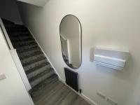 Brand New High Spec House with Parking & Wi-Fi By Home Away From Home - B - Chambres d'hôtes Newcastle under Lyme