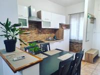 Apartment NENA near the city center with free parking - Chambres d'hôtes Pula