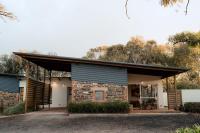 Stylish Dairy Cottage by the Sea- Romantic Luxury - Ferienwohnung Port Elliot
