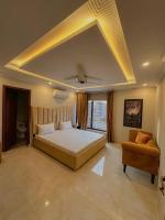 Eiffel Facing Embrace Luxury 1BHK - Ferienwohnung Lahore