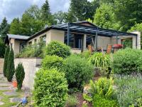 Ferienhaus Eifelgruß, in schöner Waldrandlage und tollem Naturgarten - Bed and Breakfast Oberbettingen
