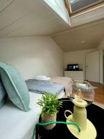 Charmante Dachgeschosswohnung bis zu 6 Gäste - Chambres d'hôtes Mayen