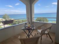Villa Farell just in front of the sea - B&B Sant Pol de Mar
