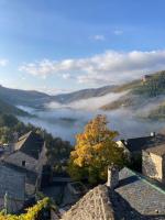 Gîte Lou Clapas dans village perché du Parc des Grands Causses - B&B Nant