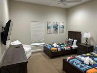 Luxury Mansion Pool Hot Tub Theater Outdoor Kitchen BBQ GM RM 2 Miles Disney - Chambres d'hôtes Orlando