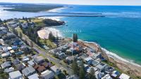 Namanula Unit 5 - Luxury Couples Escape with Ocean Views - Holiday Yamba - Ferienwohnung Yamba
