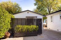 Modern, Comfortable Guest House - B&B