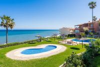 Beachfront 3BR Townhouse with pool in Estepona - Ferienwohnung Estepona