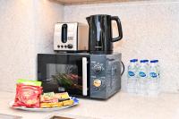 New Luxe 2BR in Burj Royale, 1 Min Walk to Dubai Mall,40th Floor, Burj Khalifa View Pool, Wifi, Gym - Chambres d'hôtes Dubaï
